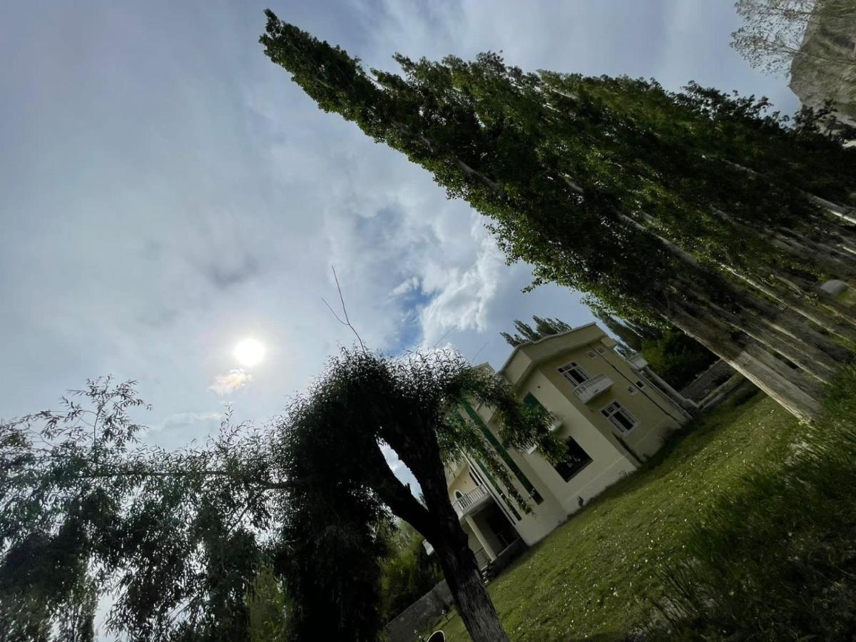 Skardu Saraye Hotel & Resort 外观 照片